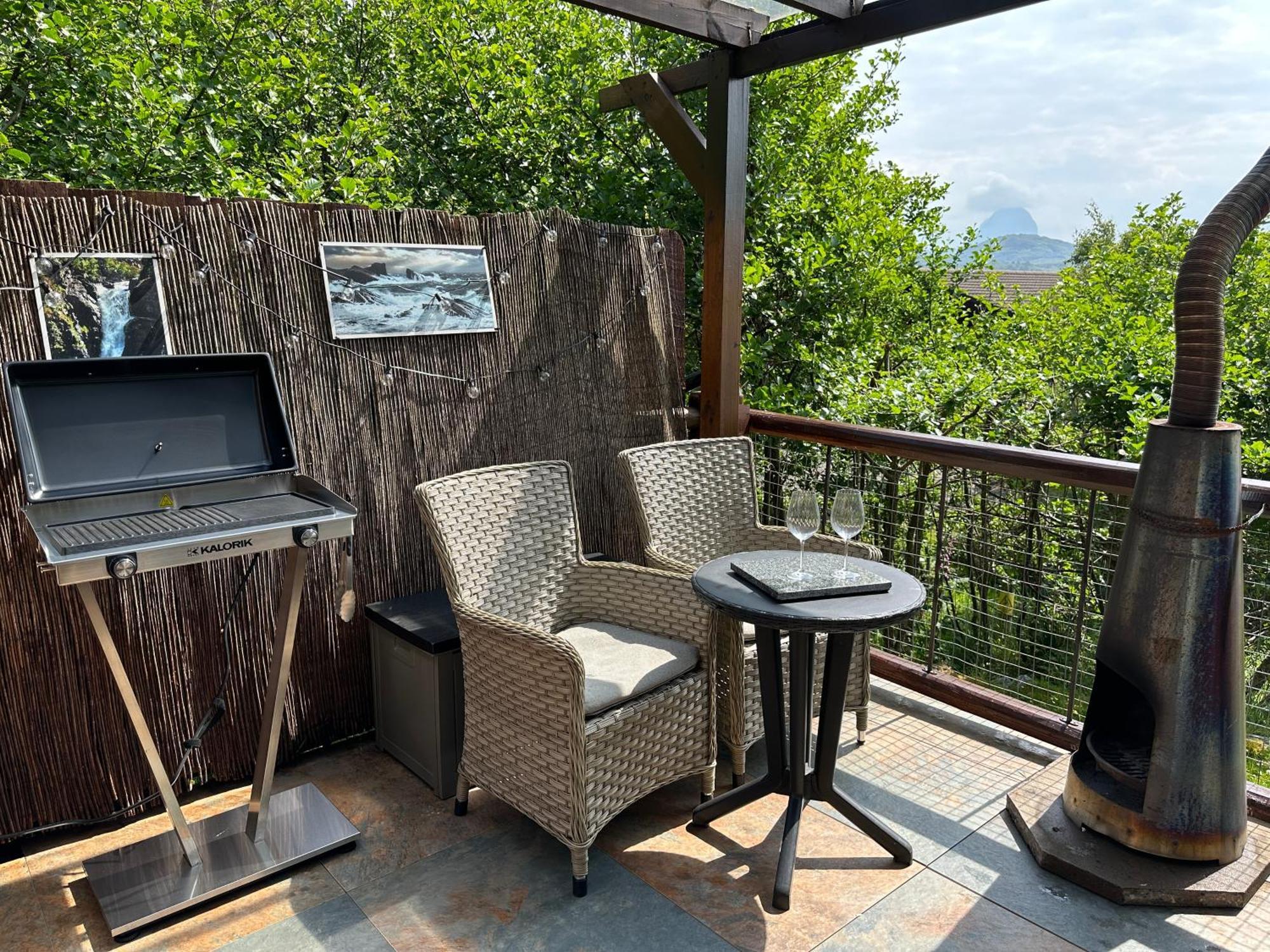 Mountview Pod Hotel Lochinver Exterior photo