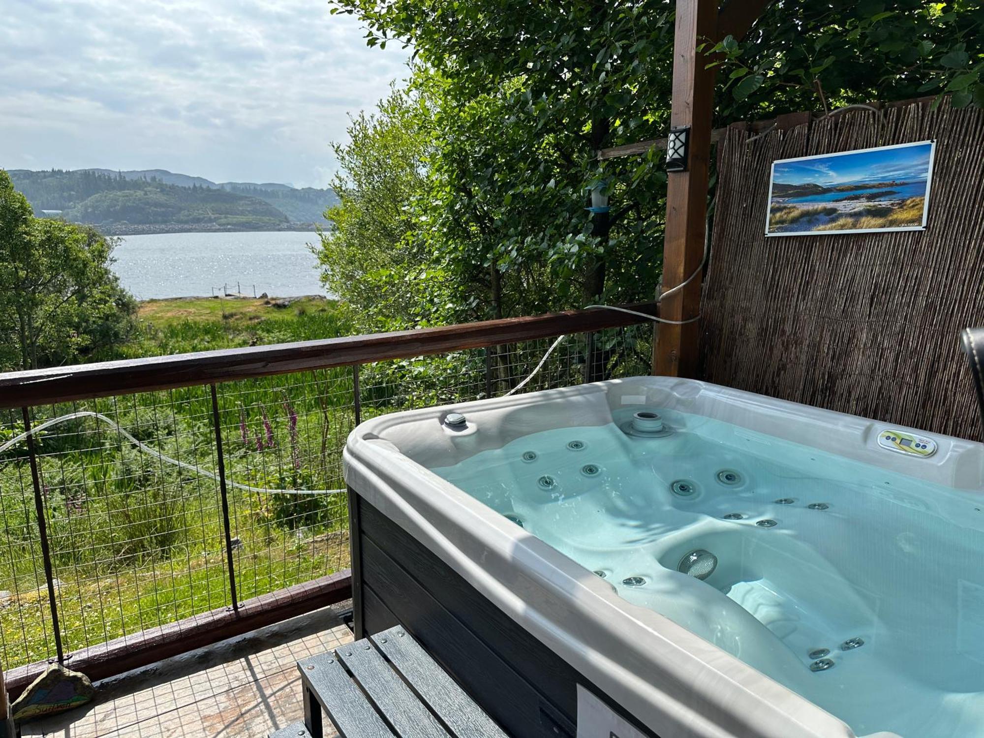 Mountview Pod Hotel Lochinver Exterior photo